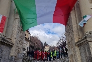 Il tricolore all'inizio del Viale